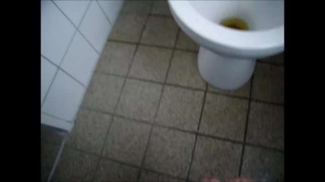 pissen , daneben pissen