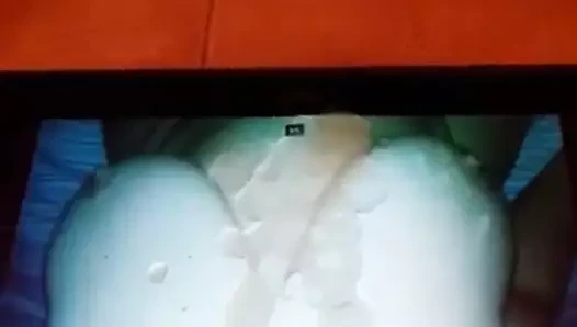Göğüslerime güzel boşalma