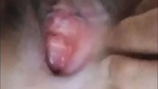 Main di kamar mandi