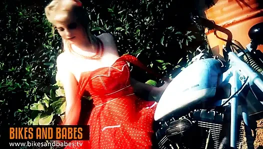 Amelia De Luxe - велосипеды и крошки, сексуальные видео по ТВ