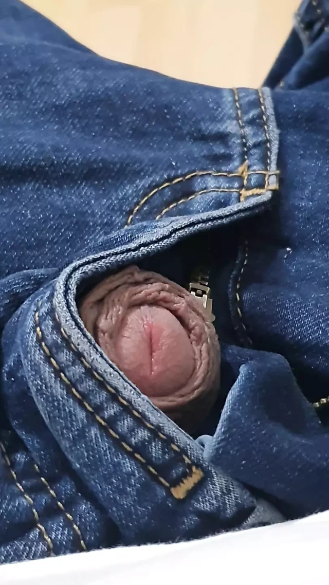 Step mom paint living room while step son pulled out his dick from his jeans