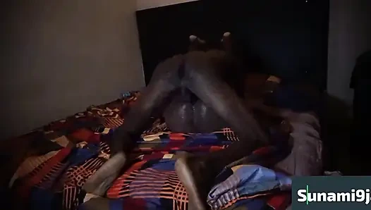 Она кричала над длинным хуем