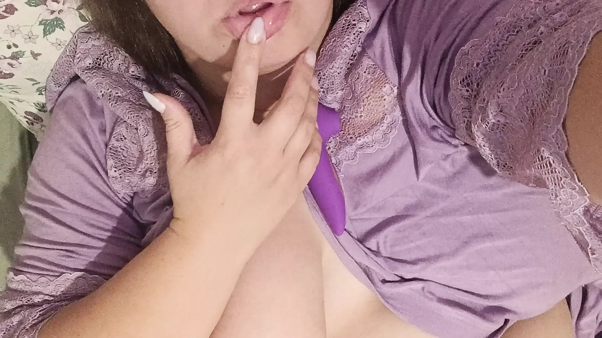 Балапан байланған адамды бірнеше рет жұлқылайды