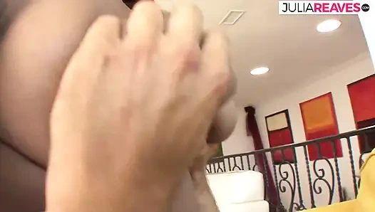 Siyah kız arkadaşını kanepede sikiyor