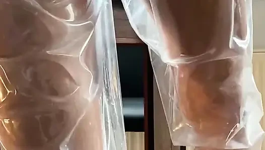 Celana Pvc Pissed - Di Bawah Tampilan Meja