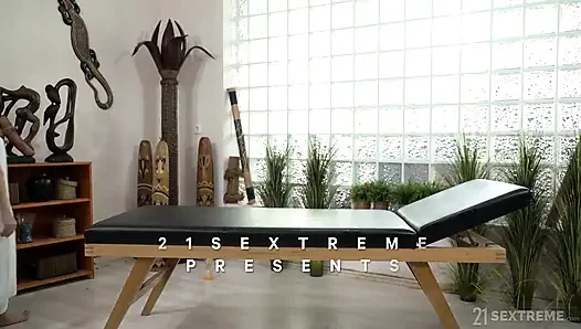 21 sextreme - ateşli masaj sırasında yaramaz nine için yapışkan yüze boşalma