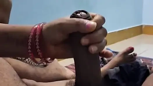 Hintli koca karısını evinde sert sikiyor