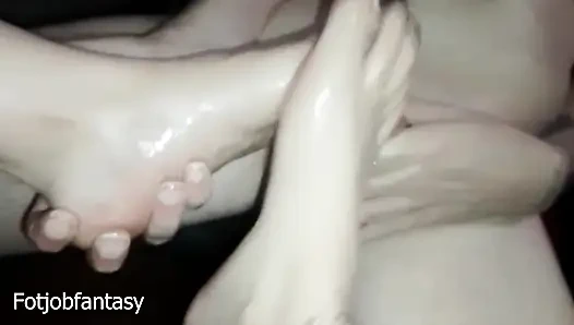 Çıplak Ayakla Ve Yağlanmış Ayak Hareketi, Harika Boşalma Ile