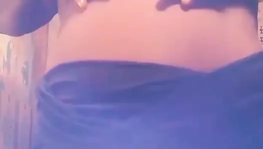 Ben Izlerken Üvey Annem Göğüslerini Bana Gösteriyor