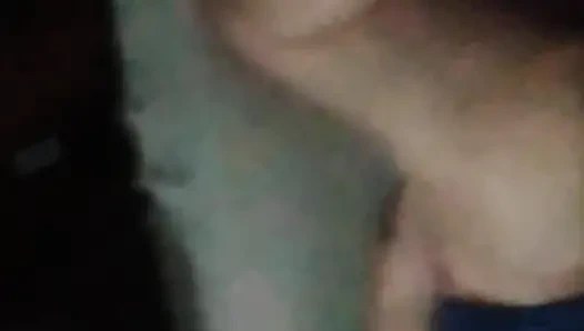 En lezzetli şey, yoğun bir şekilde sikişen ve ateşli süt alana kadar deli gibi binen evli bir kadındır.