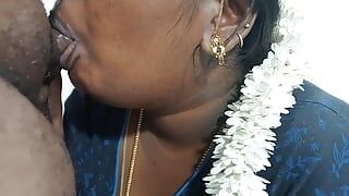 Une femme mariée tamoule suce une bite