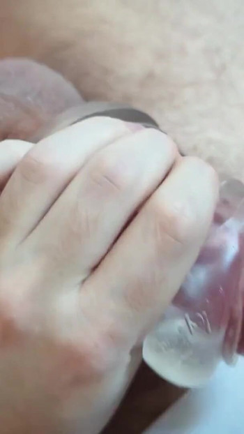 フランス人男が起きたらすぐにお前の小さな売春婦の尻を犯す!|クリップ1