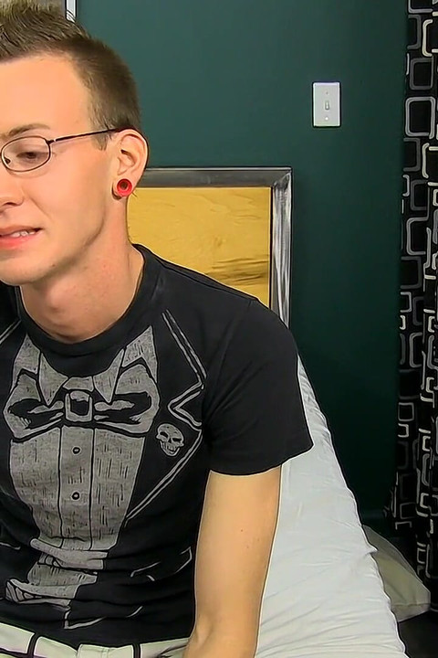 クリス・ジェットはあまり多くのチンポを受け入れていません