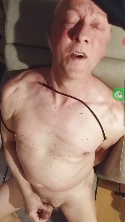 GREAT DISTANCE FLYING CUMSHOT IN MY FACE SEXSHOW
