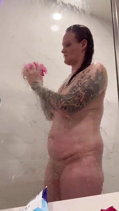 อาบน้ํา ใช้นิ้วติ้วหี ดิลโด้และน้ําหีแตก