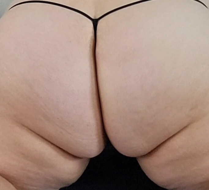 थोंग 🍑 में मेरी बड़ी, मोटी गांड