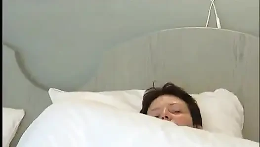 Thick mature masturbates in motel