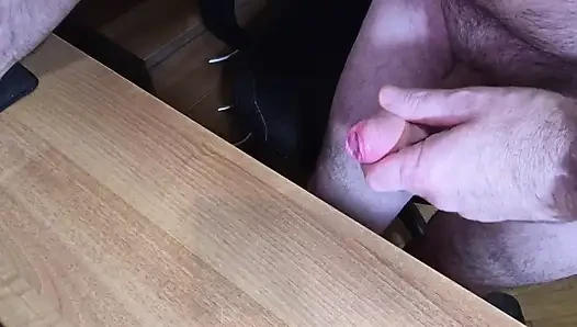 Romano sert adam senin için mastürbasyon yapıyor ve çok boşalıyor