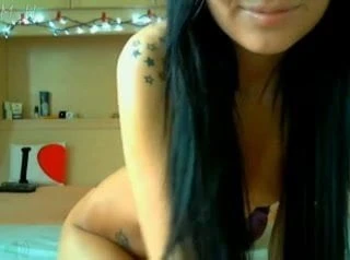 Tattoed Babe showing off on cam