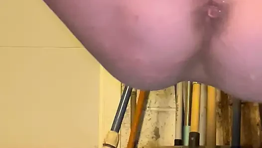 Squirting slut MILF close up