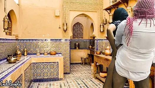 Саудовский муж и иранская жена шпилют на кухне