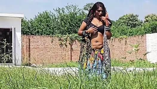 Gadis Imut India dengan bibir merah yang berair menjilati dan mengisap kontol bos dan menikmati bercinta dalam misionaris.