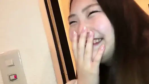 Asyalı tatlı genç kızın içine boşalıyor