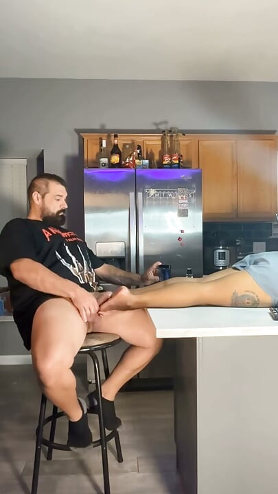 Oil Latina Feet and Cumshot