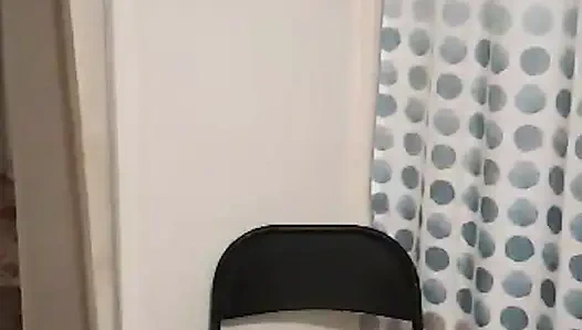 У горячей милфы есть проблемы с попыткой стула трахнуть ее дилдо!