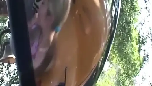 Sarışın hatun ıslak otobüs sikişi festivalinde genişliyor