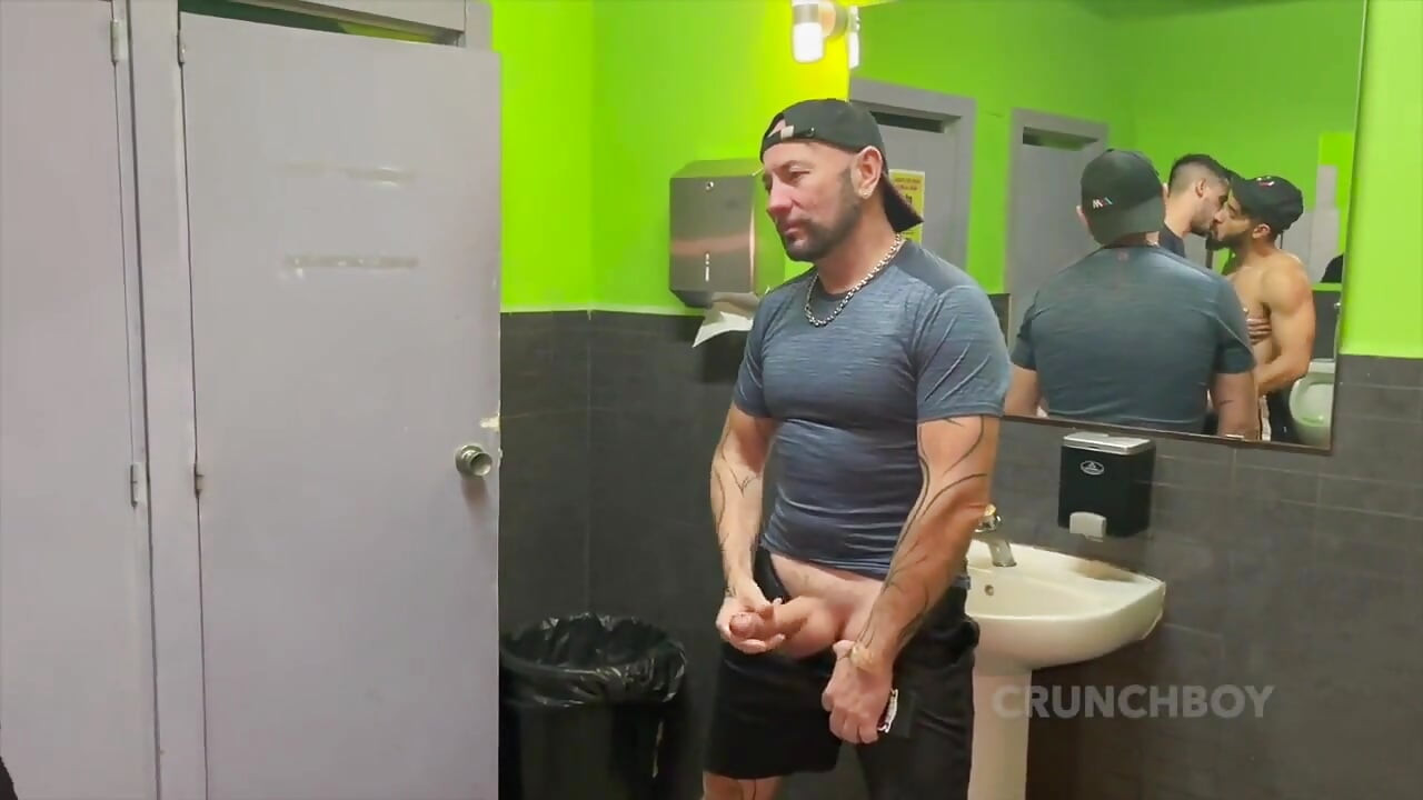 Eneko fucked raw by babron in toilets