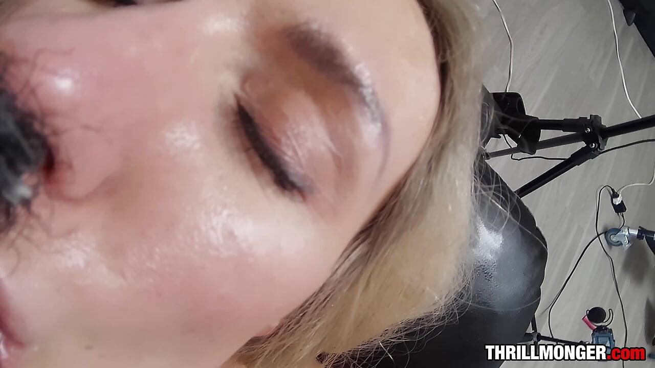 Anna Kolba - Thrillys Big Black Couch