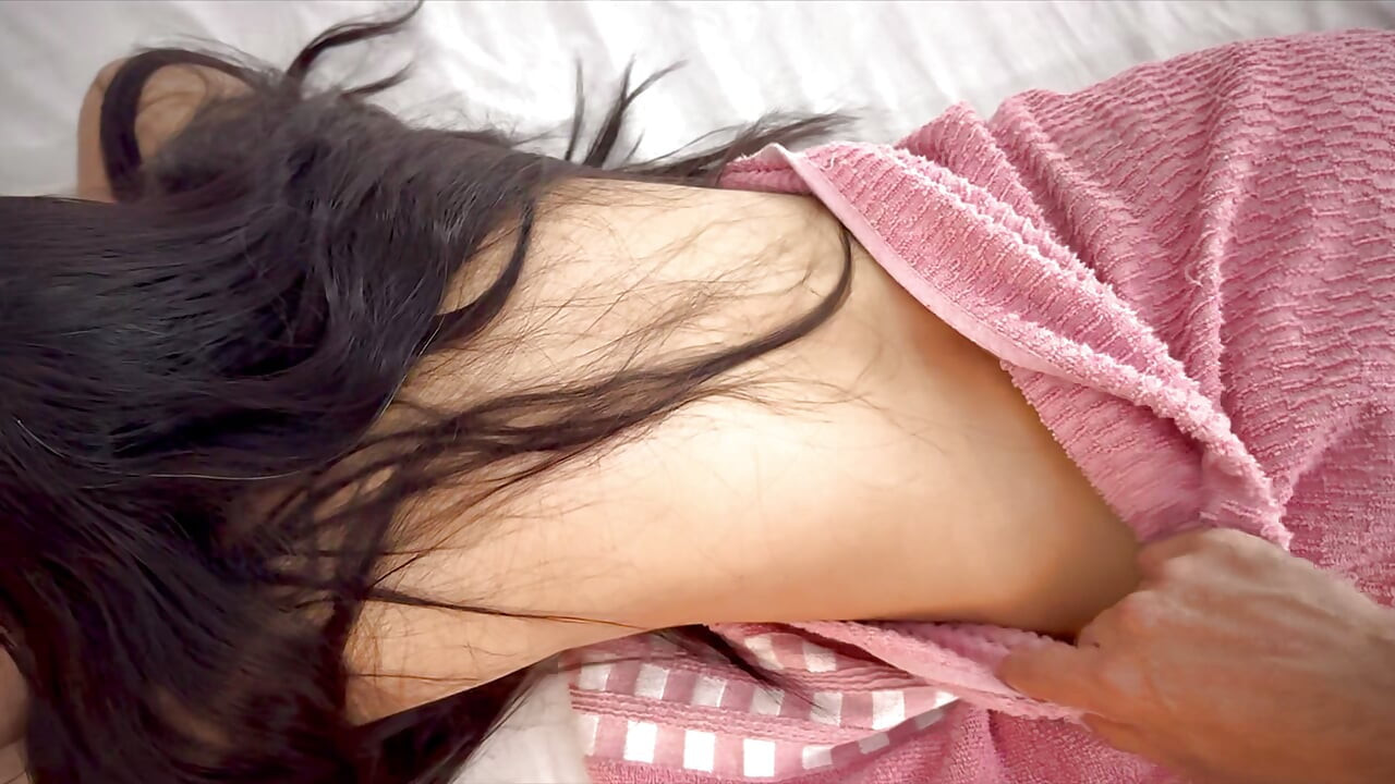 HOTEL WETER KE SATH KI CHUDAI NRI LADY NE MASSAGE AND HARDCORE FUCKING