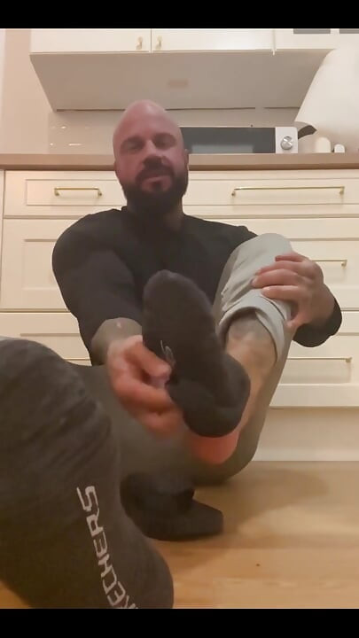 我让你闻我的臭人字拖