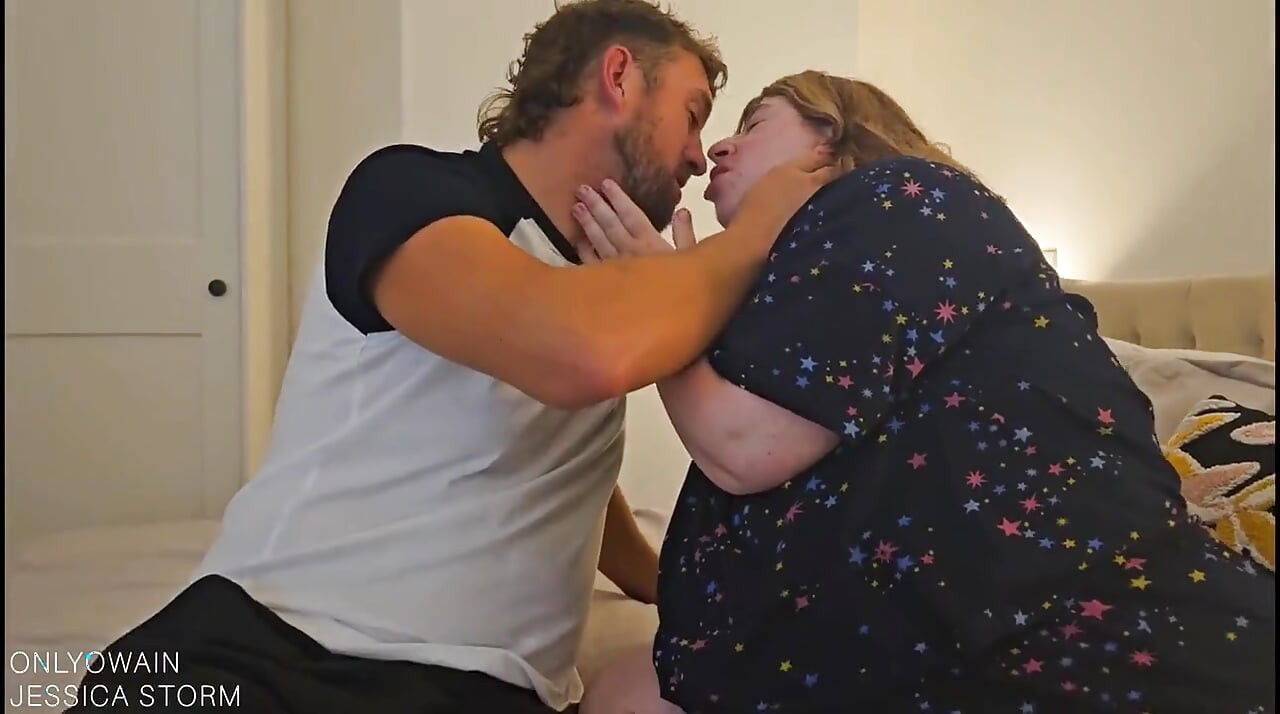 Meus vizinhos mais velhos pela primeira vez com um homem! Ela perde a virgindade