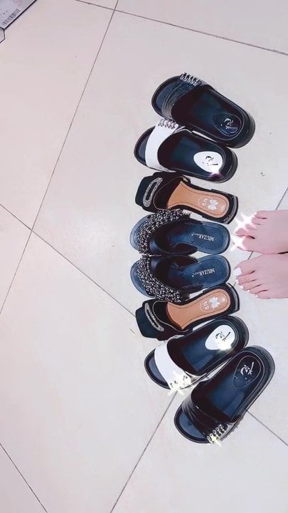 CHINESE GIRL FRIEND ,BEAUTY FEET