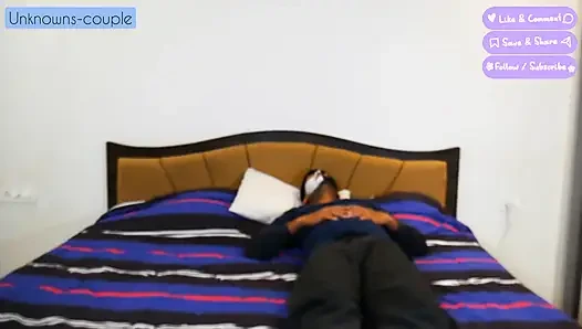 Üvey kız kardeş üvey erkek kardeşine hayranlığını paylaşması ve seks yapıyor