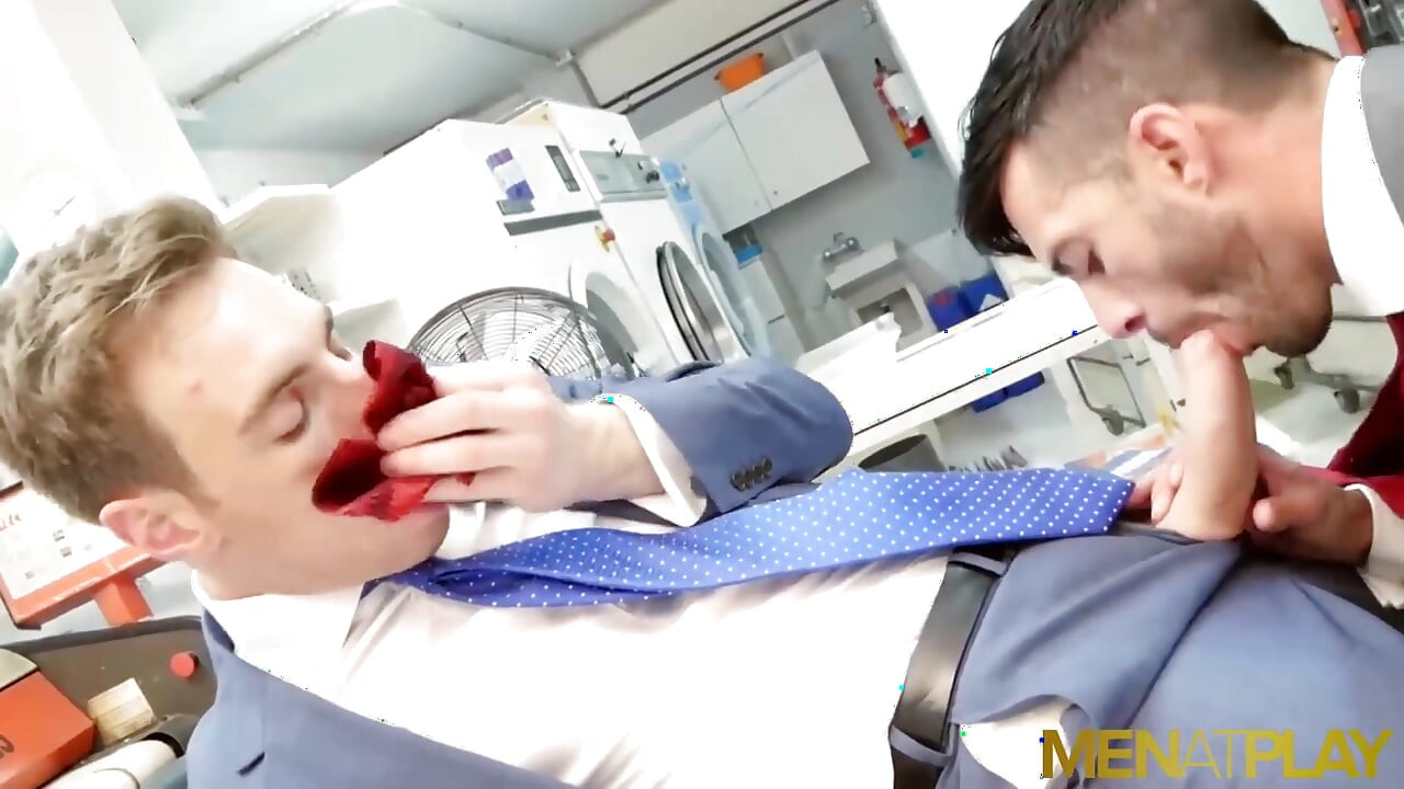 Menatplay blond Kayden Gray anal fucks suited stud Andy Star