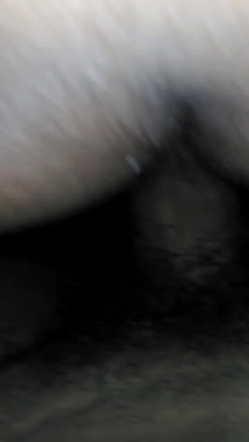 Fängslande ögonblick från "Desi tonåring 18+ bhabhi knullad med en bärbar service pojke för hardcore jävla orgasm Full film ("