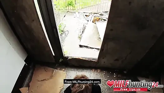 The MILF hunter bones a skinny MILF in an abandoned office building