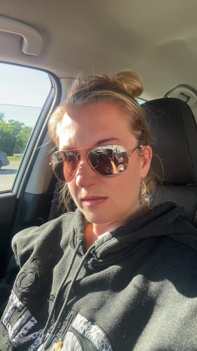 Cute milf wants a cock