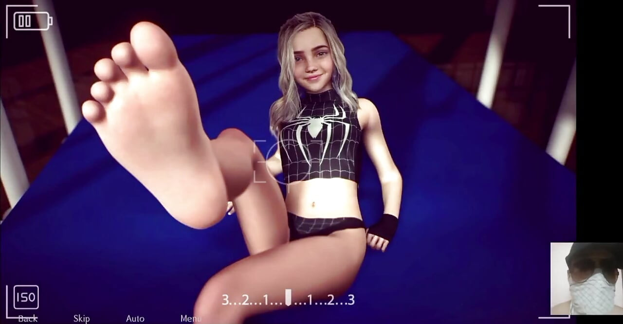 Fata goală este surprinsă de două lesbiene Teen18 în costum de păianjen și o fut.