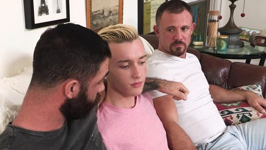 Blonder Twink, Stiefsohn, Familien-Dreier, Stiefvater und Nachbar