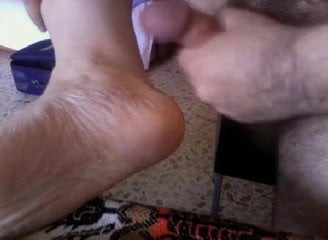 BEAR FOOT CUMSHOT