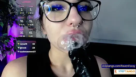 Ravenfoxxy keliatan gara-gara ketauan dan tau betul cara menggunakannya