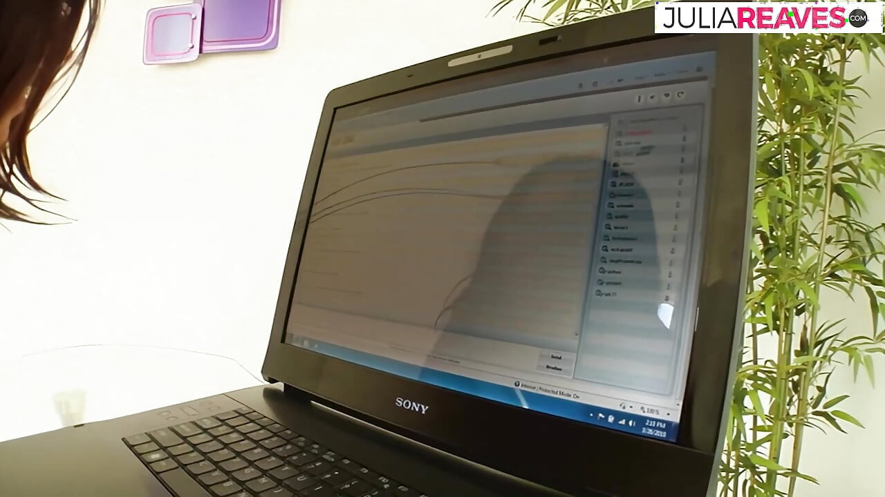 Amcığı ağzına boşaltılan seksi kız inlerken