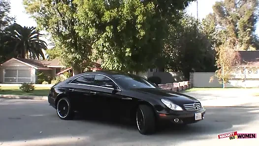 Pantat bahenol cewek ini dientot habis-habisan sama cowok kulit hitam setelah nyepong kontol jago banget