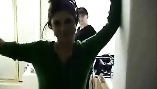 От пристрастилась к трению