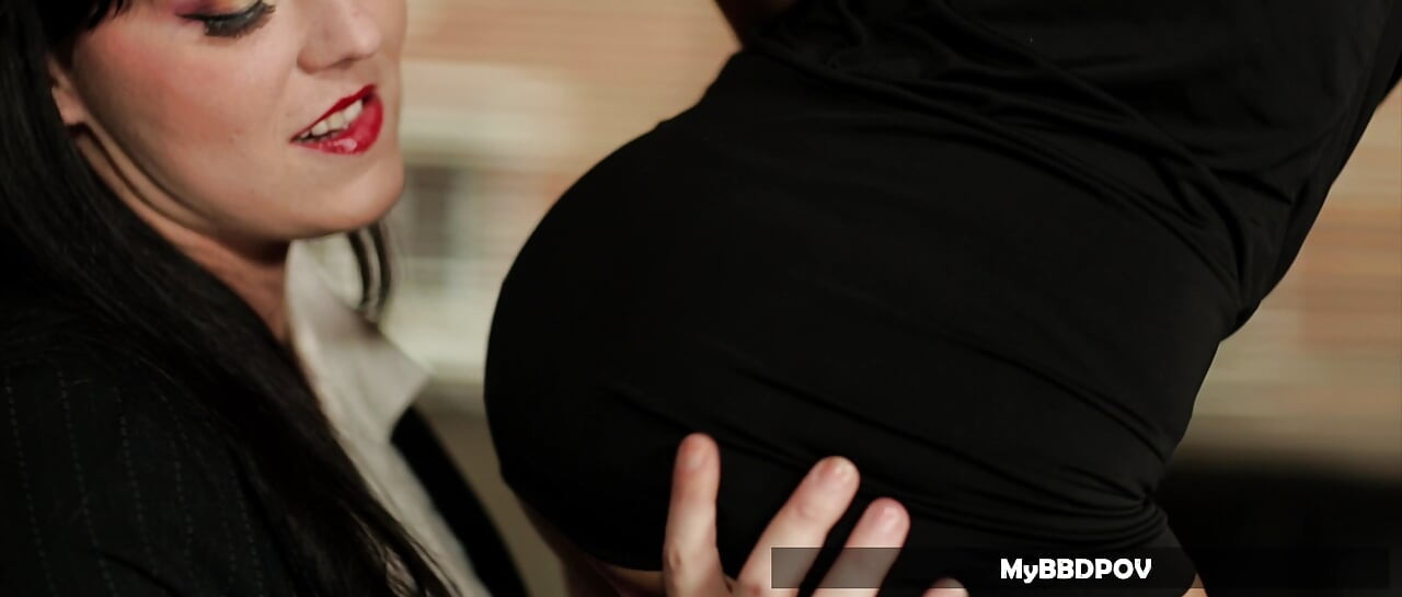 Simony Diamond और Sophie Lynx की चुदाई लेस्बियन मस्ती