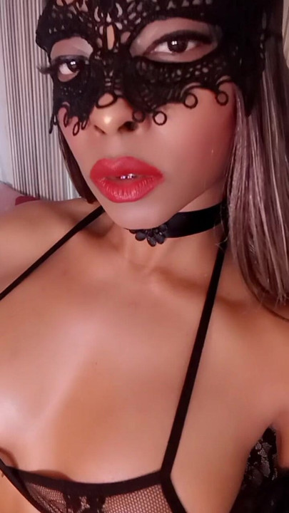 Başka bir şey söylememe gerek yok, gel beni gör ve hayal gücünün uçmasına izin ver.